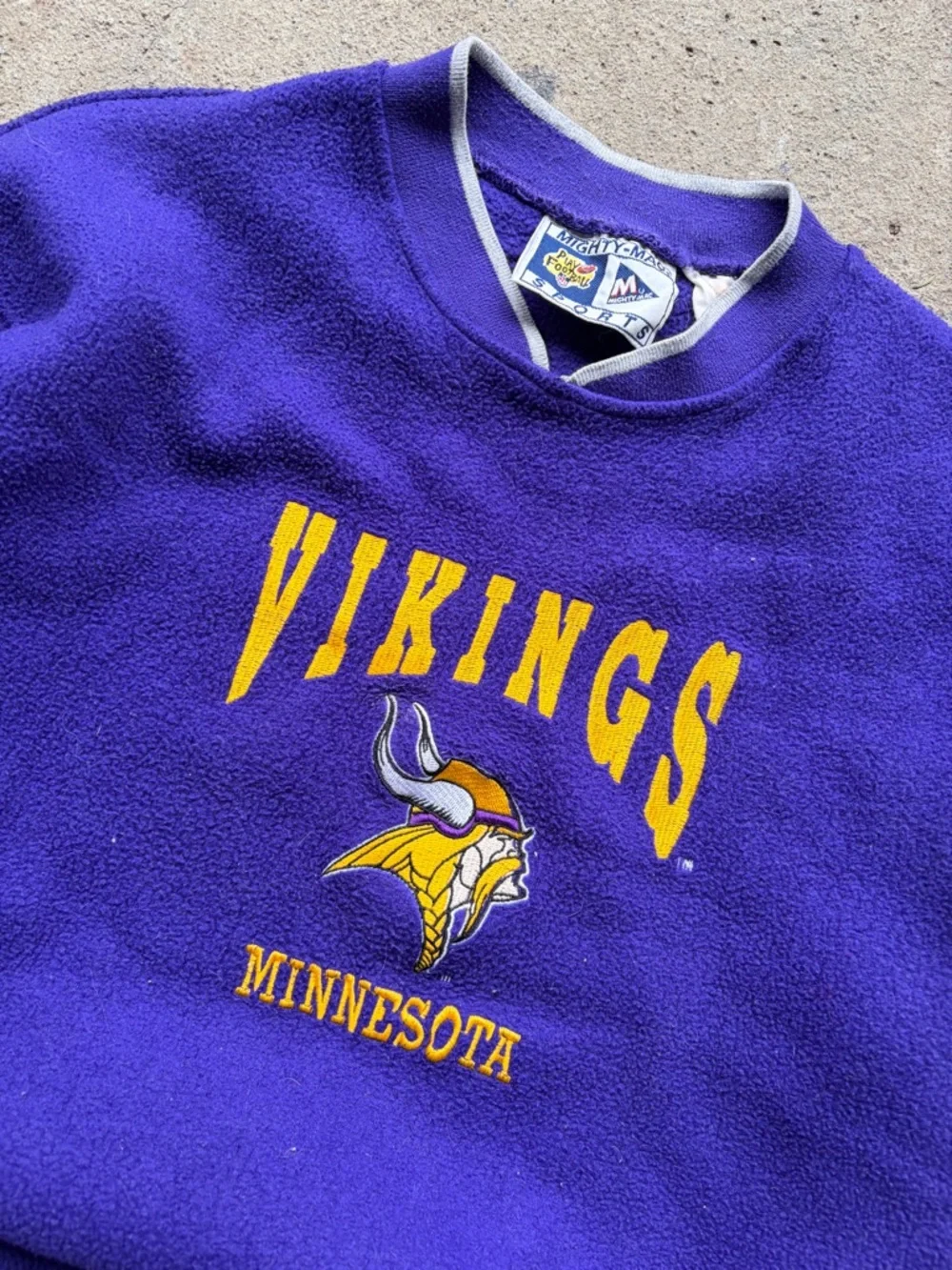 Minnesota Vikings 90s Vintage Cotton Purple Crewneck Sweatshirt Medium - Picture 2 of 11
